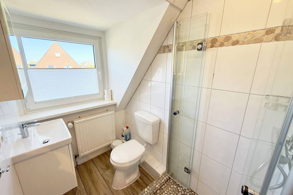 Ganze Wohnung, Kleine gemütliche Ferienwohnung mit zwei Zimmern im Osten Wenningstedts in Wenningstedt, Sylt