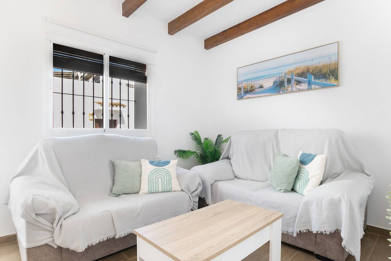 Entire apartment, Apartment 'Casa Andres' with Mountain View, Private Terrace and Wi-Fi in Vejer de la Frontera, Costa de la Luz