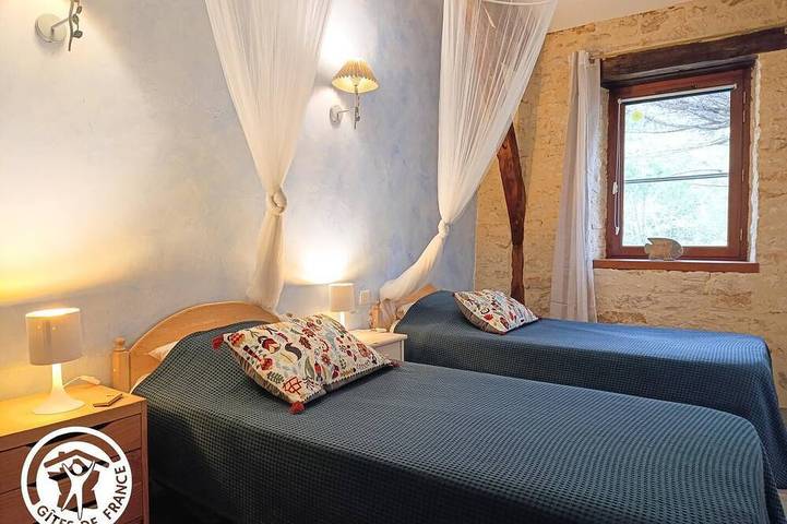 Location de vacances pour 4 personnes, avec piscine et jardin à Cremps - 3