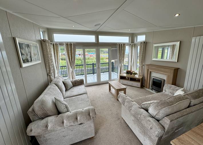 Caravan for 4 people in Cardigan Bay