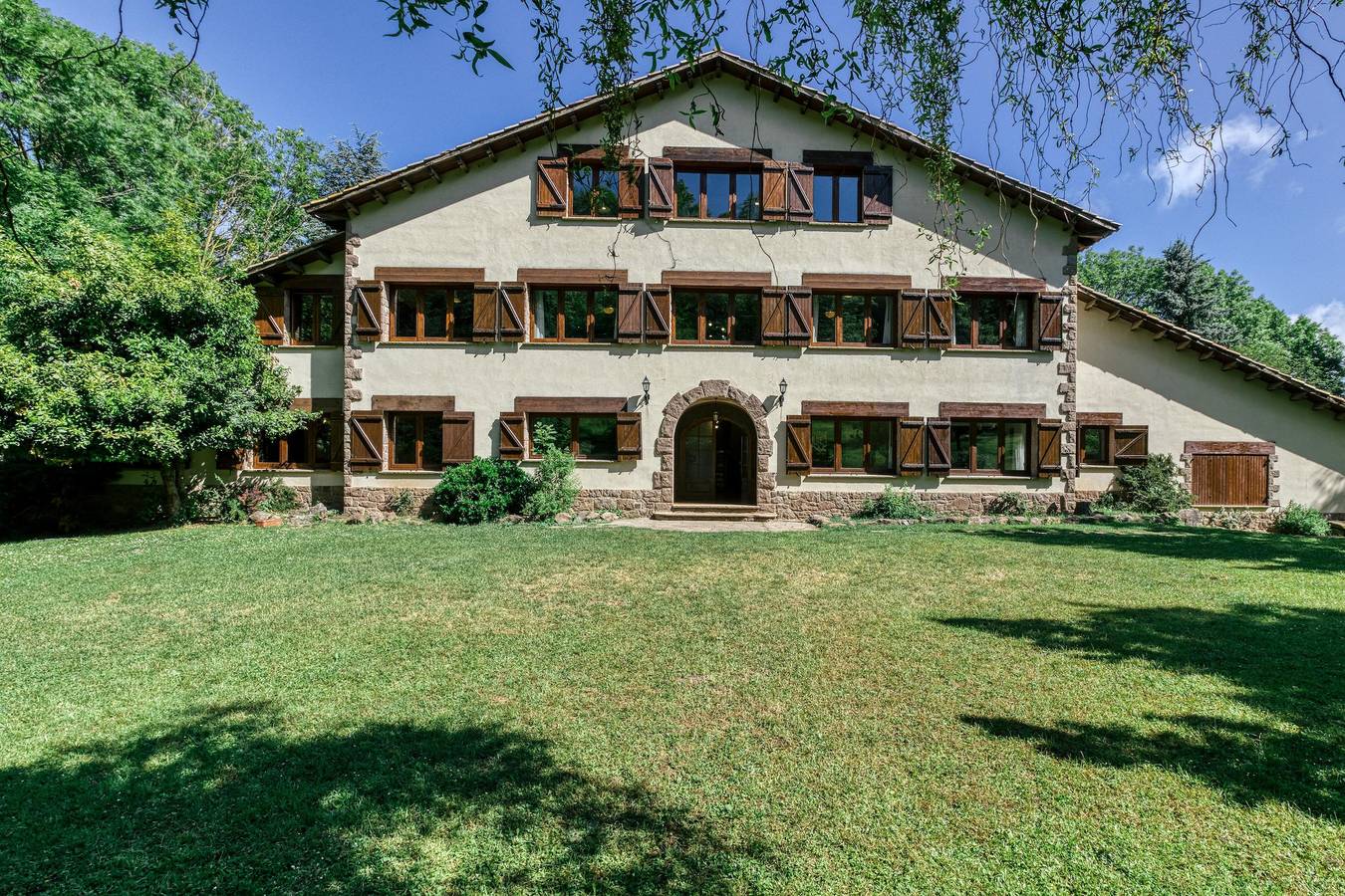 Vakantiehuis Can Blau met Uitzicht op de Bergen, Zwembad, Tuin & Wi-Fi in Vallfogona de Ripollès, Catalaanse Pyreneeën