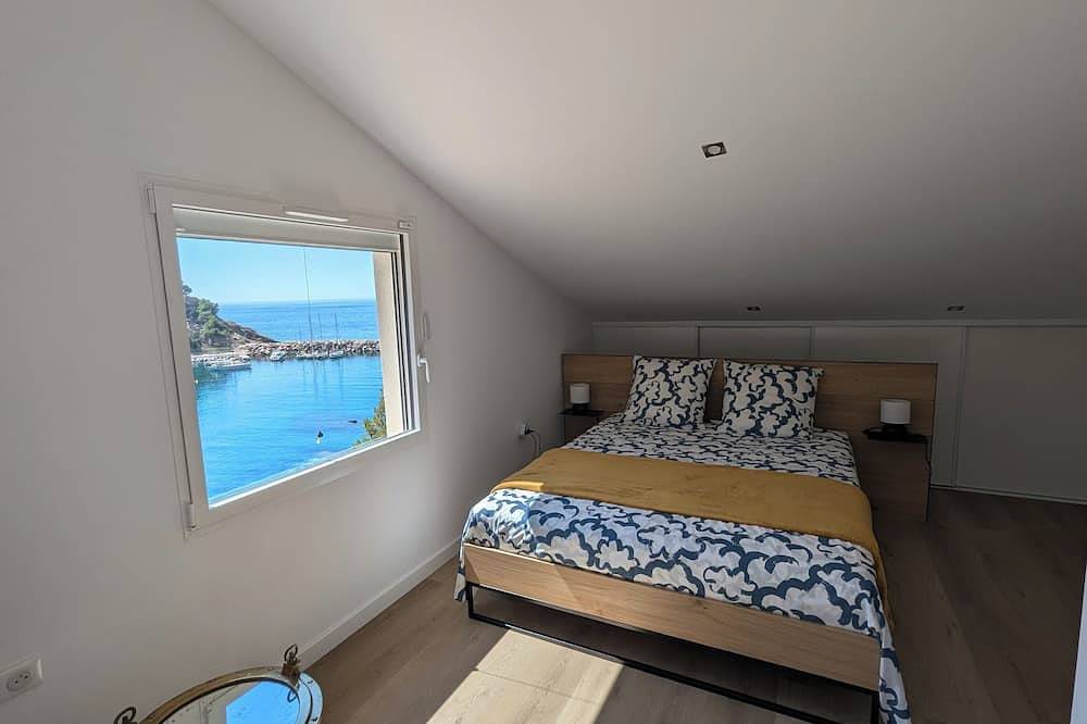 L'Escapade beautiful 90m2 villa renovated in 2024, air-conditioned, waterfront. in Ensuès-la-Redonne, Istres region