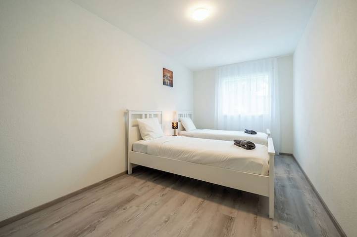 Modern Swiss Apt | spacious garden + parking + hi-speed wifi in Safenwil, Aargau-Basel