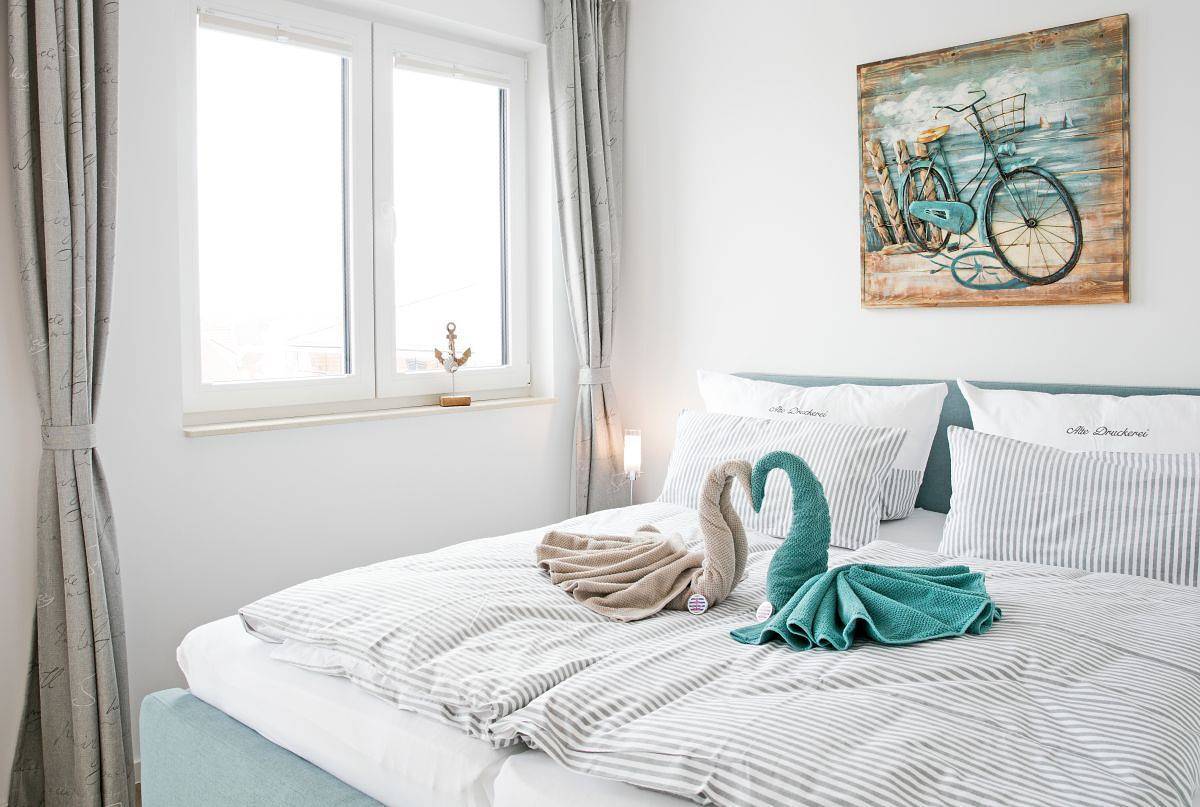 Entire apartment, Ganzjährig geöffnetes modernes Penthouse (55 qm) für 2 bis 4 Personen im Staffelgeschoß mit 20 qm großer Dachterrasse. Bequem mit dem Fahrstuhl zu erreichen. in Norderney