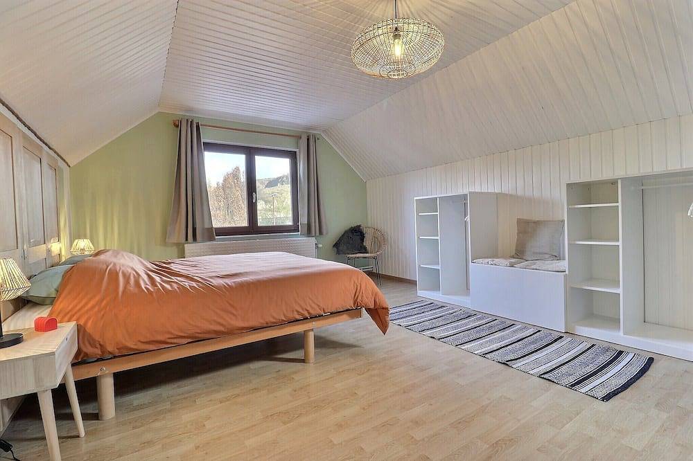 Ganze Wohnung, Terra: apartment just a stone's throw from the banks of the Meuse between Namur and Dinant in Lustin, Profondeville