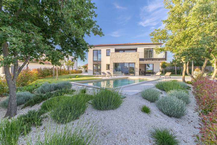 Ferienhaus für 6 Personen, mit Garten und Pool sowie Sauna