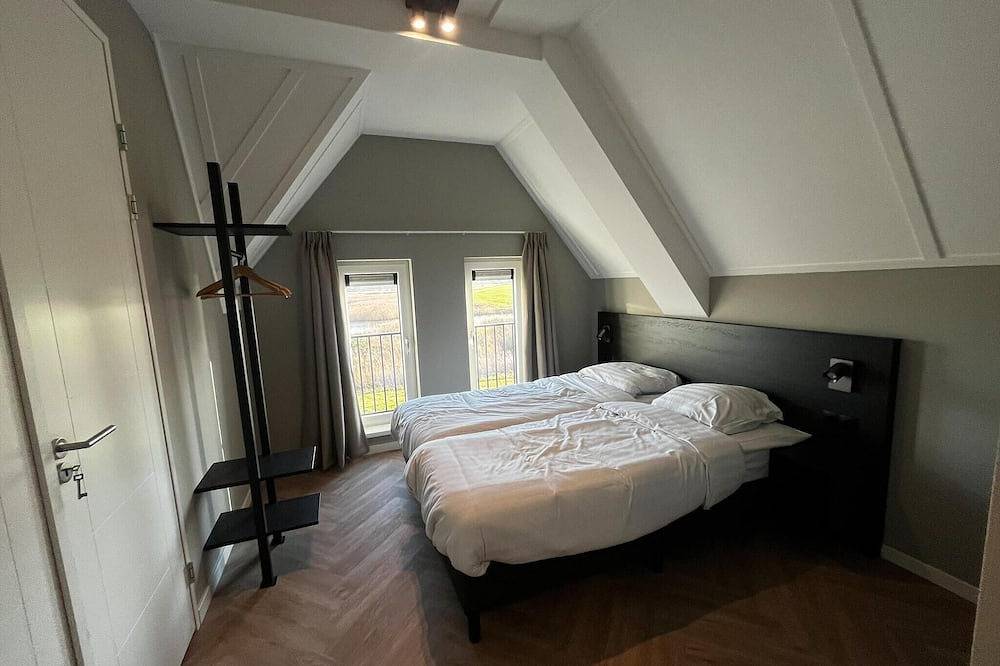 8-people flat with 4 bedrooms and 2 bathrooms in Kampen, Veluwemeer