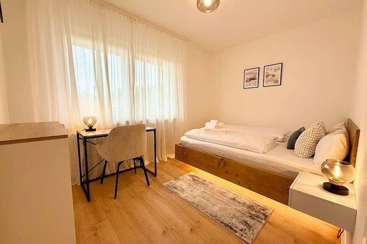 Ganze Wohnung, 3Br | Parken, Wlan, Homeoffice, Balkon, Aussicht, Vollausge. Küche in Bad Mergentheim, Hohenlohe