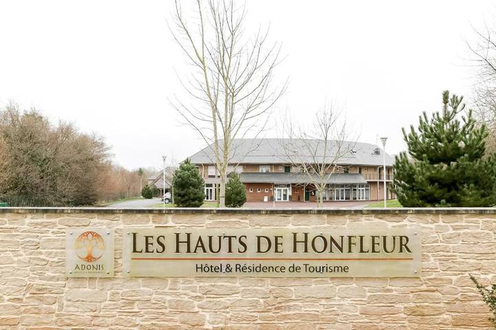 Appart’hôtel pour 4 personnes, avec Balcon et Terrasse ainsi que Jardin et Piscine à Équemauville