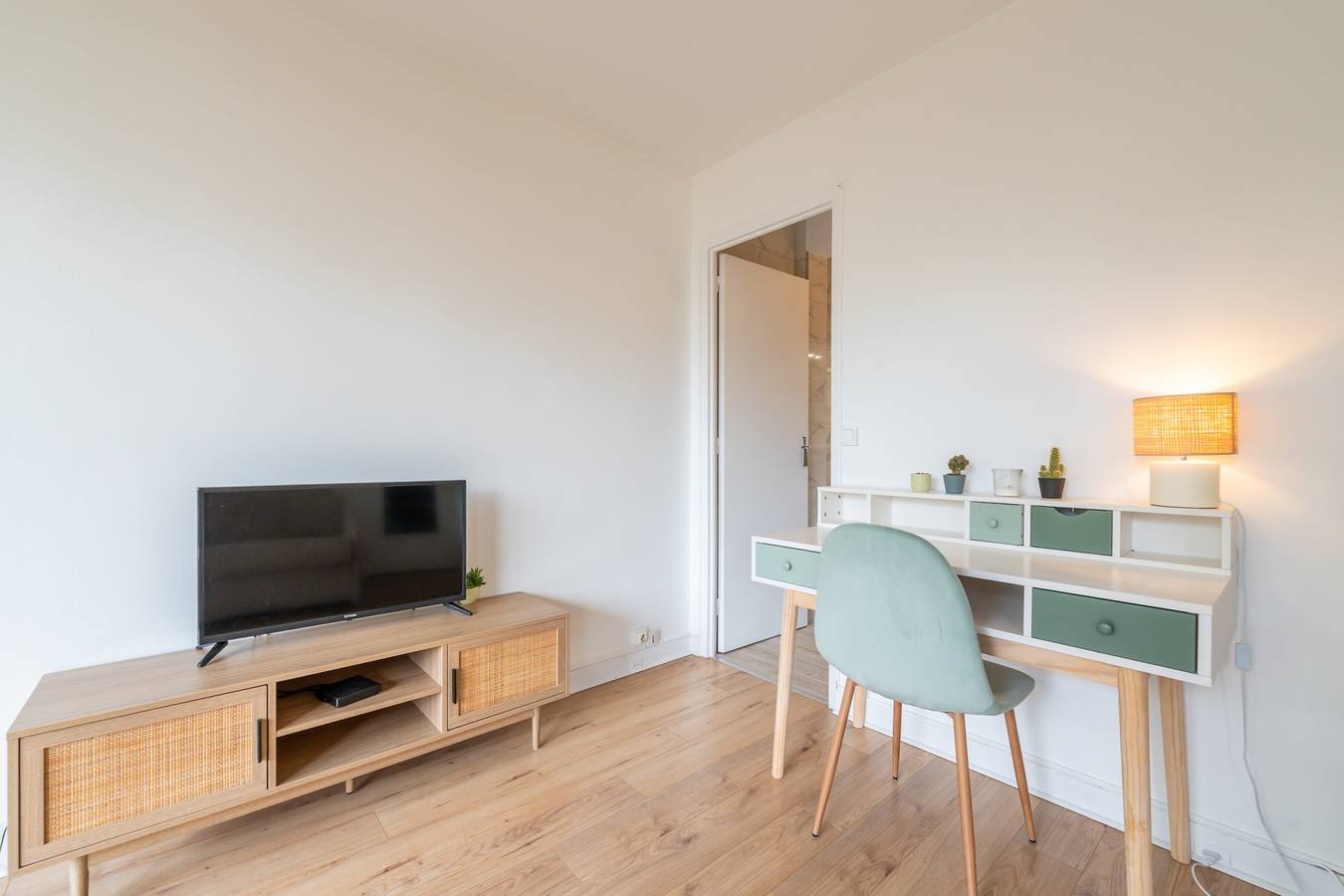 Studio entier, Petit Fontenay - Parking - Wifi - Rer B in Fontenay-aux-Roses, Hauts-de-Seine