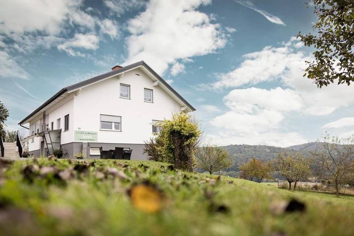 Ferienwohnung für 4 Personen, mit Terrasse und Garten sowie Ausblick