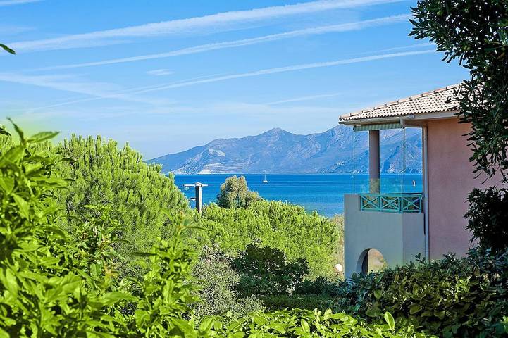 Gîte pour 4 personnes, avec piscine et balcon, animaux acceptés dans Plage de la Roya