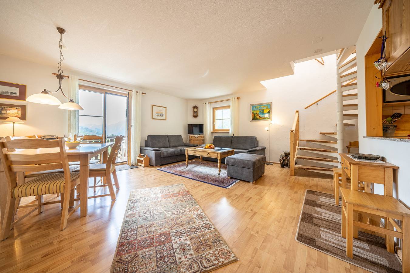 Ganze Wohnung, 9404 Renovierte Maisonettewohnung im modernen Landhausstil und Balkon mit tollem Ausblick in Vulpera, Tarasp
