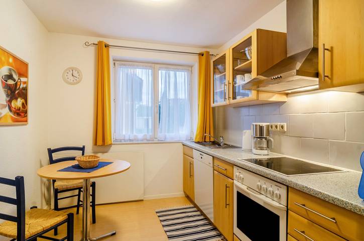 Ganze Wohnung, Ferienwohnung 'Apfel' mit Seeblick, Gemeinschaftsgarten und Wlan in Meersburg, Region Bodensee-Oberschwaben