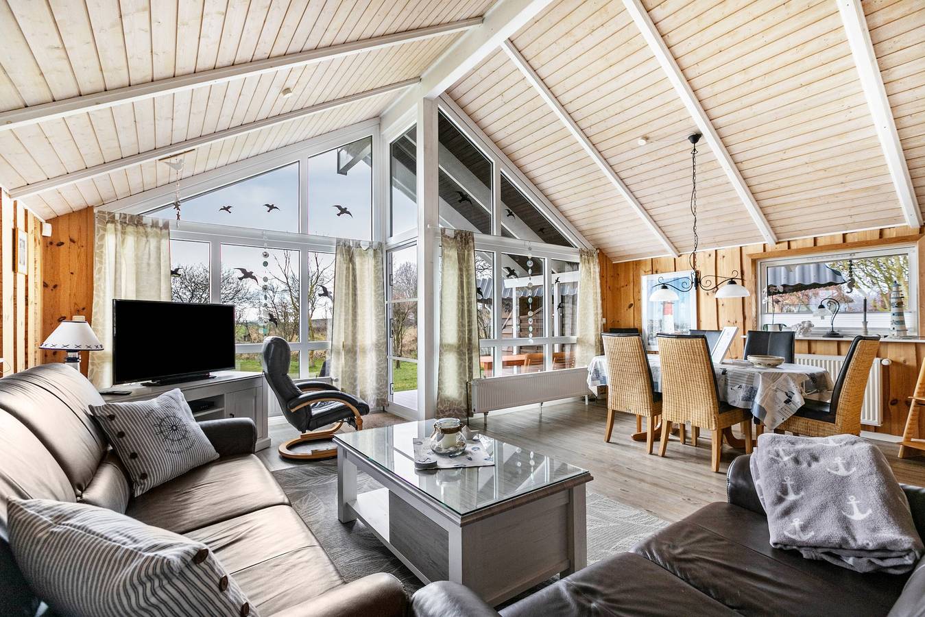 Ferienhaus 'Haus Albertsen' mit privater Terrasse, privatem Garten und Wi-Fi in Hellschen-Heringsand-Unterschaar, Dithmarschen