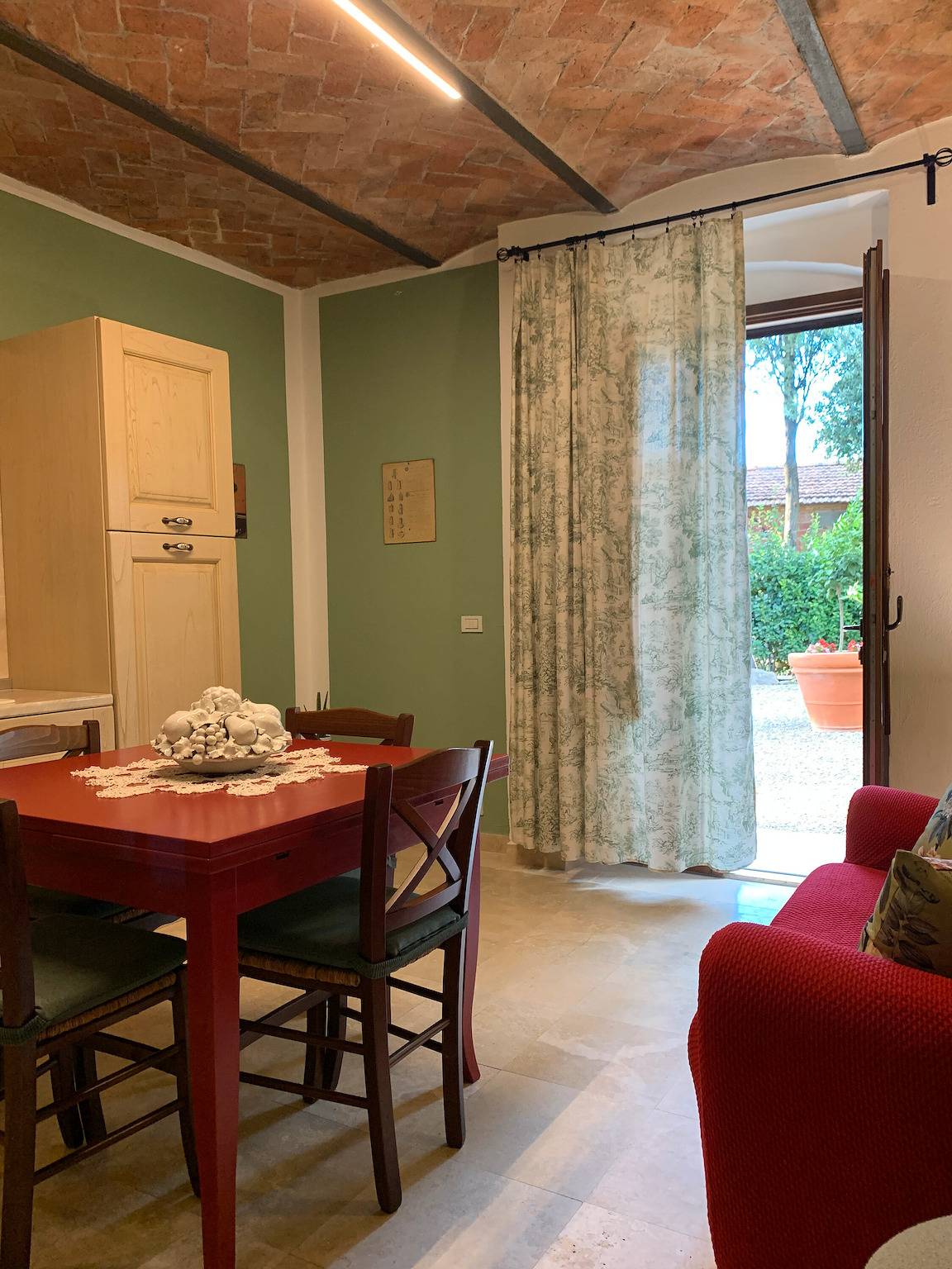 Appartement entier, Agriturismo Santa Luce - appartement 'Lavande' avec piscine partagée, jardin privé et Wi-Fi in Foiano della Chiana, Province d'Arezzo
