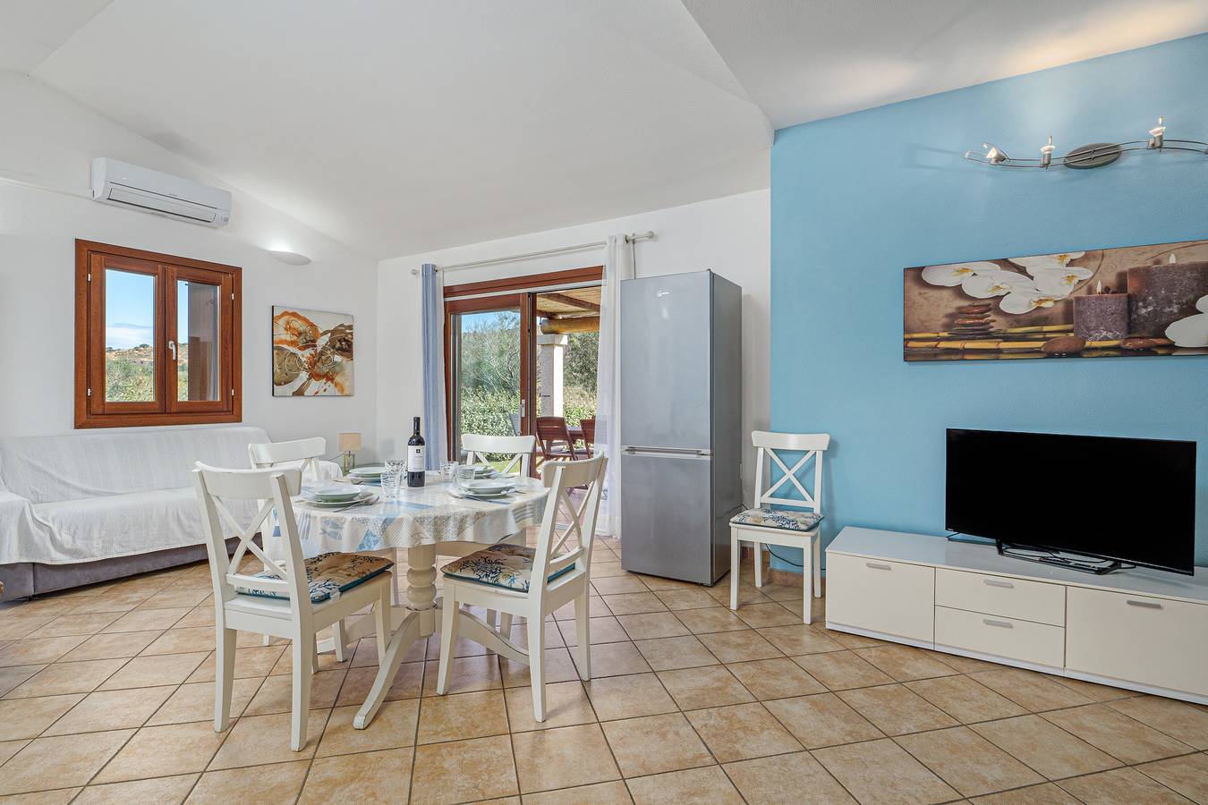Casa de vacaciones 'Villa Eleonora-iun-p6104' con piscina compartida, terraza y aire acondicionado in Case Peschiera-Lu Fraili, San Teodoro