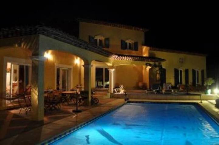 Location de vacances pour 11 personnes, avec Terrasse et Jardin à Forcalqueiret