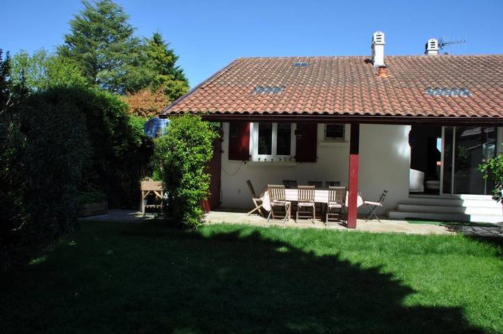 Chambre d’hôte pour 4 personnes, avec Jacuzzi et Terrasse ainsi que Jardin et Piscine à Biarritz
