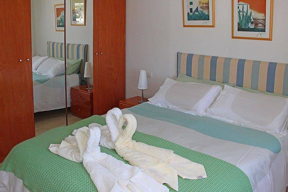 Schöne Villa, Klimaanlage, kostenloses Wi-Fi & privater Pool, in Las Coloradas, Playa Blanca. in Playa Blanca, Yaiza