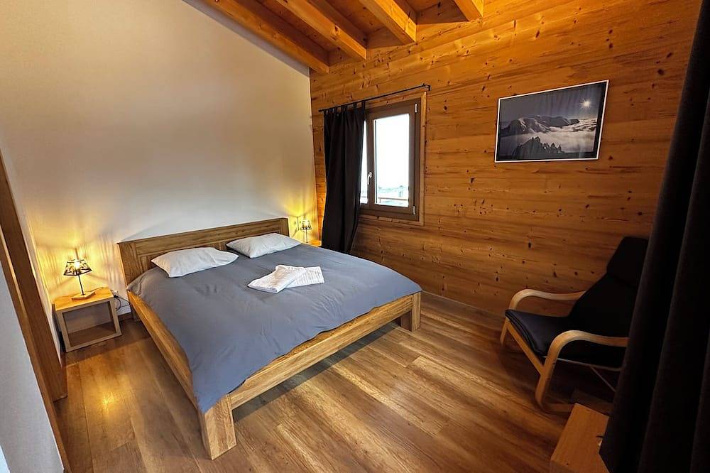 Spacious Chalet with outside Hot tub in 4Vallées ski resort in La Tzoumaz. in La Tzoumaz, Riddes