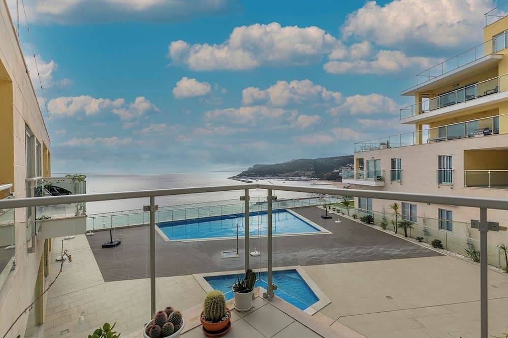 Ganze Wohnung, Welcome to this modern and cozy apartment! Enjoy the incredible view of the... in Praia da Califórnia, Sesimbra