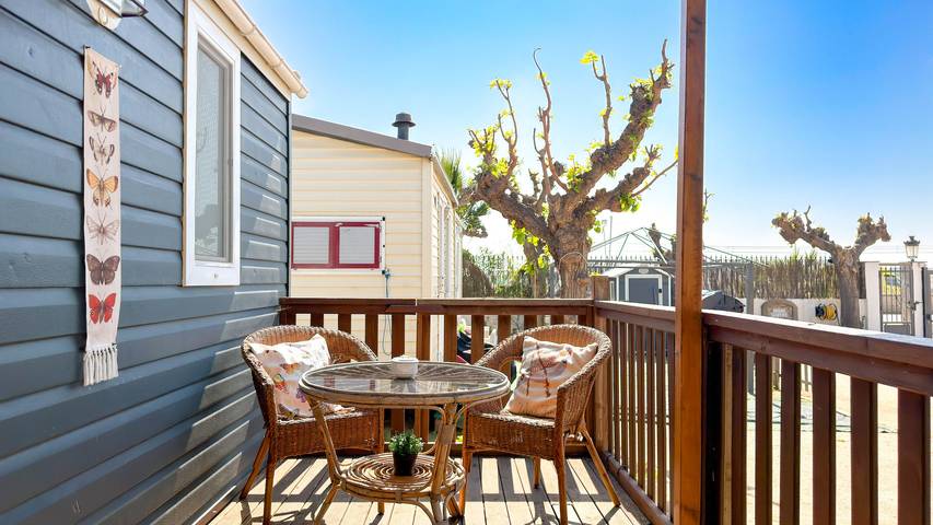 Bungalow para 4 personas, con jardín además de terraza y piscina en Provincia de Barcelona
