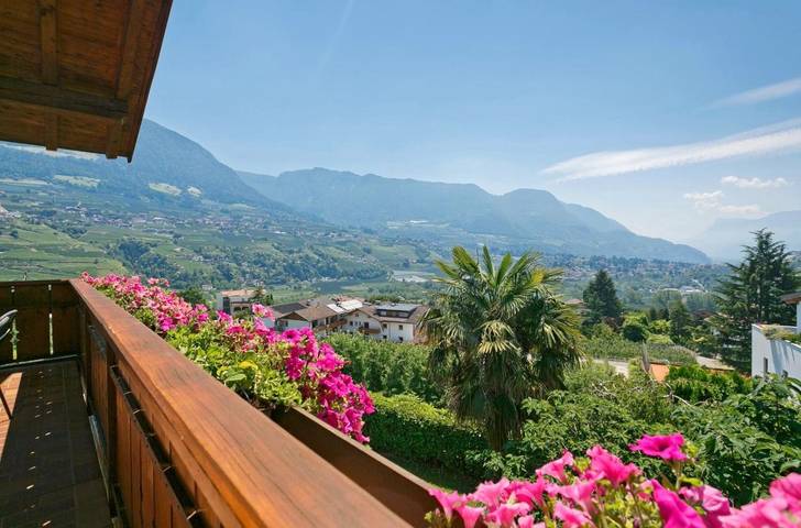 Apartmenthotel für 2 Personen, mit Balkon und Garten sowie Pool und Ausblick im Dorf Tirol