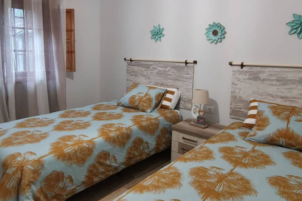 Finca Vista al Teide with private swimmingpool and jacuzzi, Wifi and Sat Tv in Pino Alto, Santa Úrsula