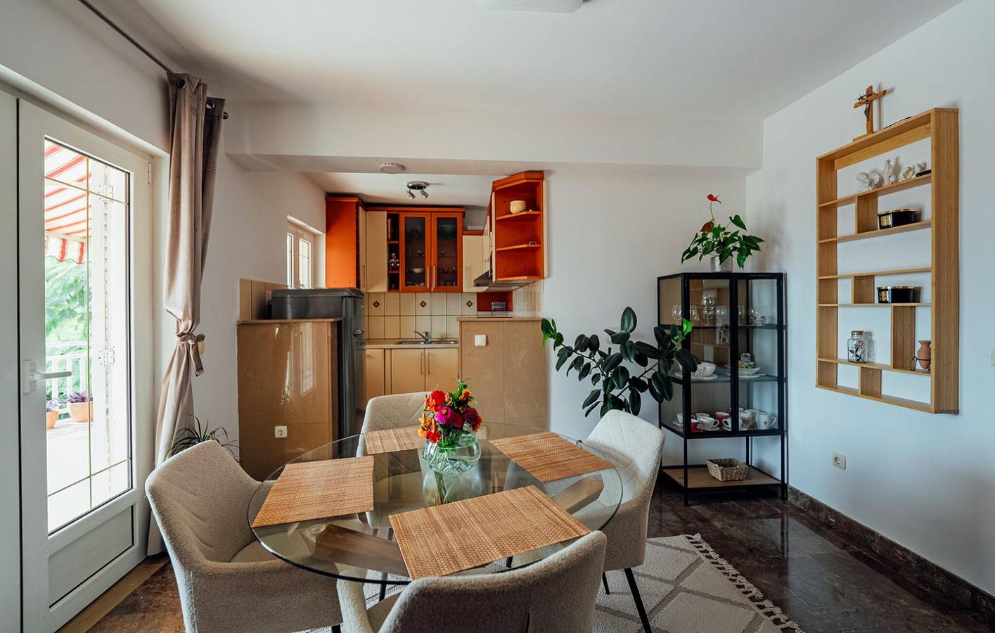 Charmantes Apartment mit Pool in der Nähe des Zentrums und der Sehenswürdigkeiten von Imotski in Imotski, Makarska Riviera