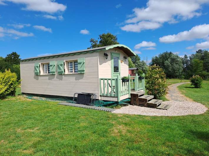 Gîte pour 4 personnes, avec terrasse ainsi que jardin et vue dans Berthen