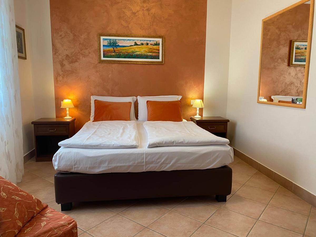 Betty's House in Lazise, Gardasee-Berge