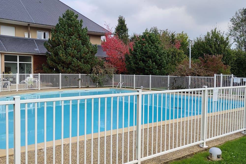 Appartement entier, Apartment with pool near Honfleur in Équemauville, Région de Lisieux
