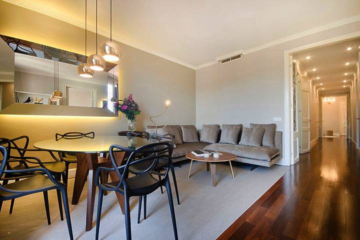 Ganze Wohnung, Ferienwohnung für 6 Personen mit Terrasse in Barcelona Zentrum, Barcelona