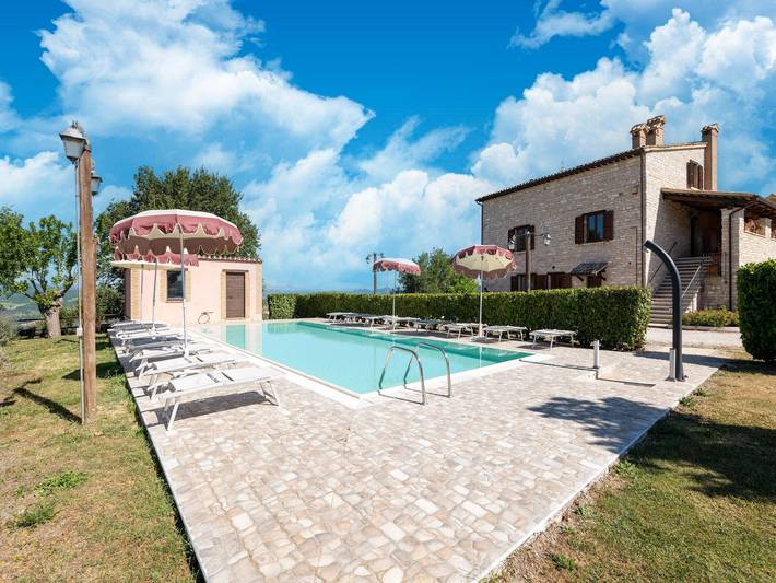 Casa vacanza per 8 persone, con Giardino e Piscina a Cagli