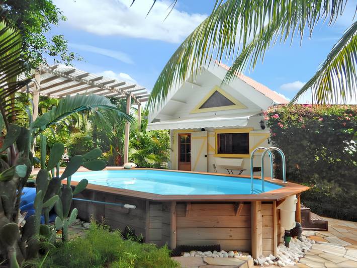 Gîte pour 4 personnes, avec piscine et terrasse dans Pointe Faula