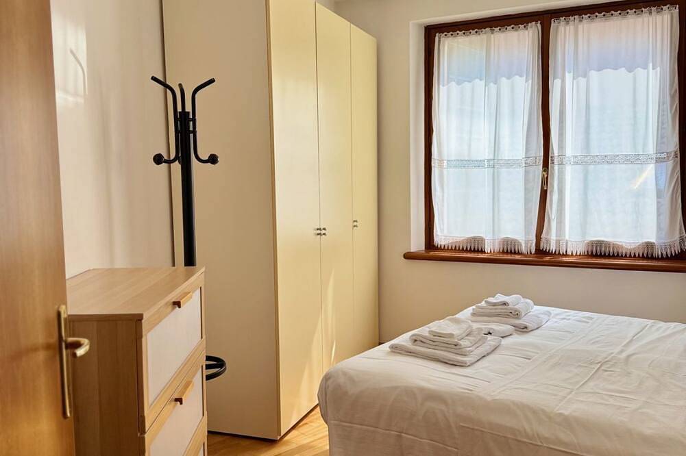 Entire apartment, Located just behind Piazza delle Erbe, in the very heart of Belluno’s historic center, this one-bedroom apartment is only steps away from the pedestrian area and the Ztl. You can enjoy local markets, restaurants, and cafés while experiencing the warm in Belluno, Schiara