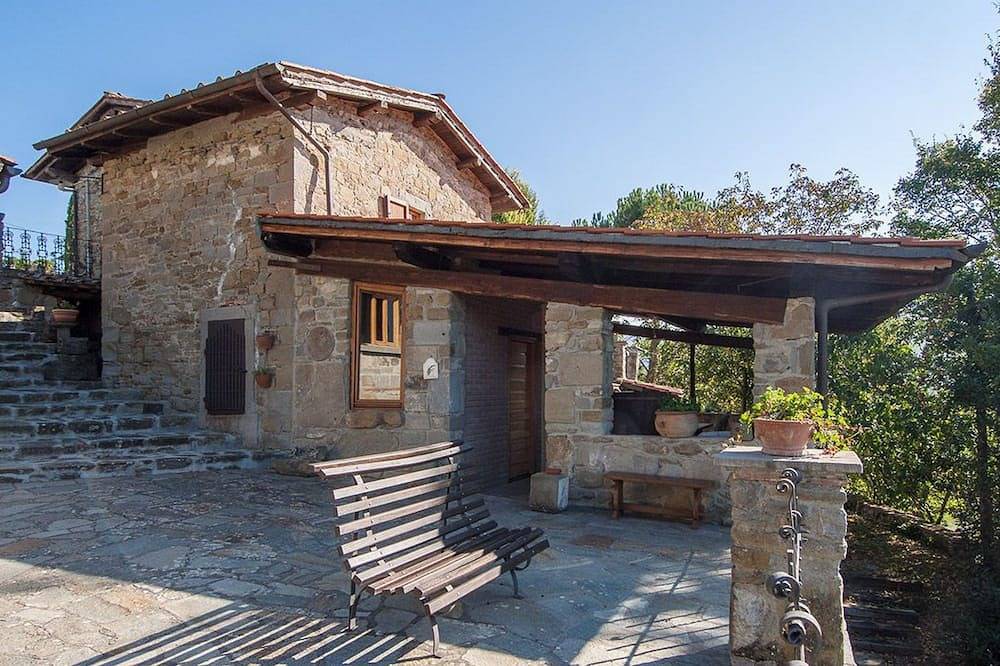 Lindenhaussiedlung mit Gemeinschaftspool in Pratovecchio, Pratovecchio Stia