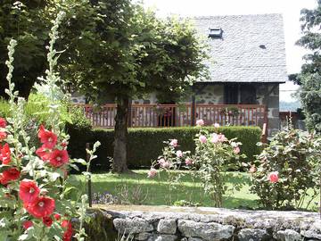 Gîte pour 4 personnes, avec jardin et balcon dans Raulhac