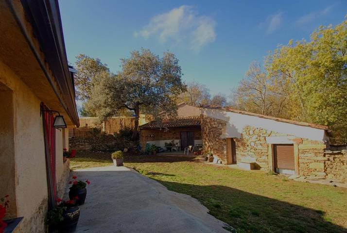 Casa rural para 12 personas, con terraza además de jardín y vistas en Tierra de Tábara