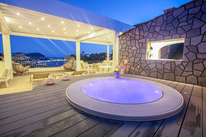 Location de vacances pour 6 personnes, avec vue ainsi que jardin et piscine à Forio - 3