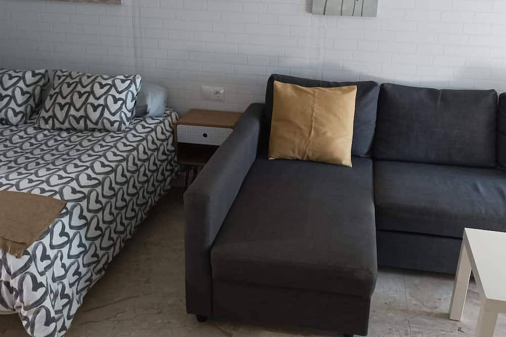Apartamento entero, Primera Linea de playa, vistas al mar,Aire acondicionado. in Urbanizacion Calahonda, Mijas
