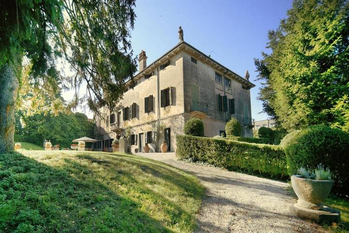 Villa per 23 persone, con Balcone e Giardino nonché Piscina e Panorama in Valpolicella