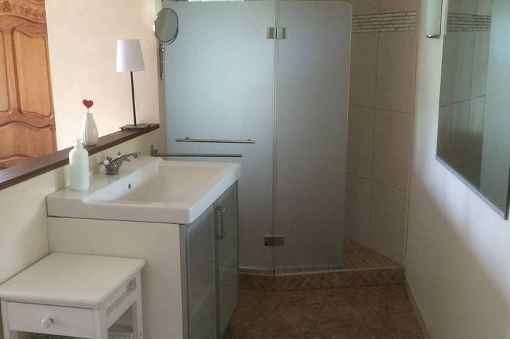 Location de vacances pour 2 personnes, avec piscine ainsi que jardin et terrasse à Ventenac-Cabardès - 4