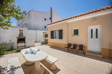 Maison De Vacances pour 4 Personnes dans Praia do Burgau, Costa Vicentina, Photo 3