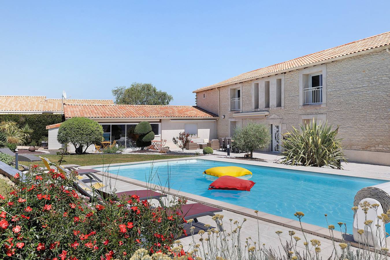 Maison de vacances La Gloriette (classée 3 étoiles) à Neuville de Poitou avec piscine in Neuville-de-Poitou, Vienne (France)