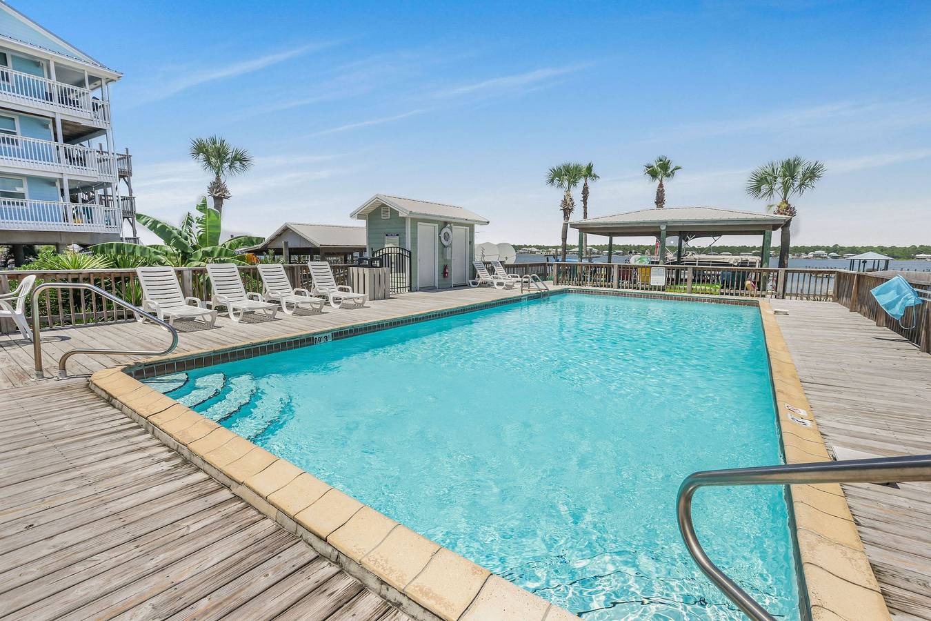 Entire apartment, Lagoon Landing 202- Beautifully decorated condo with balcony & pool, steps to beach & lagoon in Gulf Shores, Mobile Bay