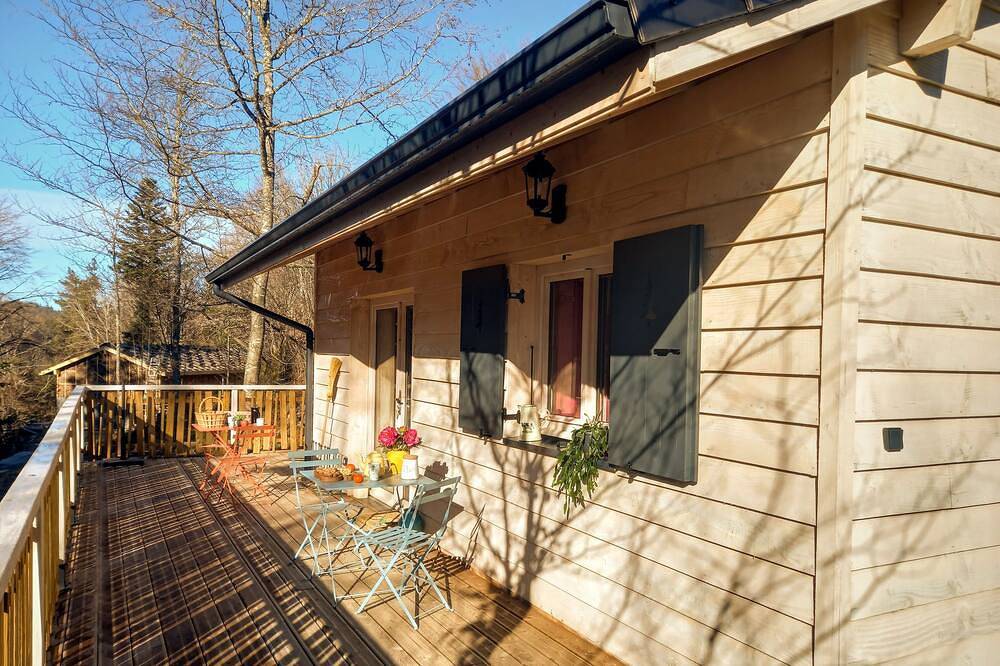 Cosy self-catering cottage, near the center of Le Chambon-sur-Lignon, on the edge of a forest in Le Chambon-sur-Lignon, Massif Central