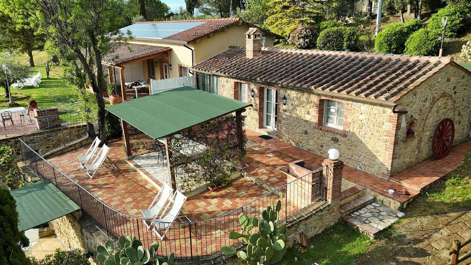 Holiday house 'Il Noce' with pool in Pomarance, Province de Pise