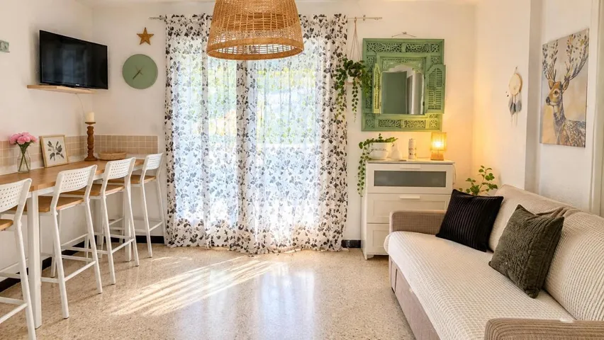 Ferienwohnung für 3 Personen, mit Terrasse und Pool sowie Ausblick und Garten, mit Haustier - 1